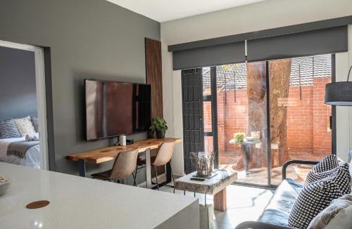 Menlo Park Apartment | Rand Corner Crib