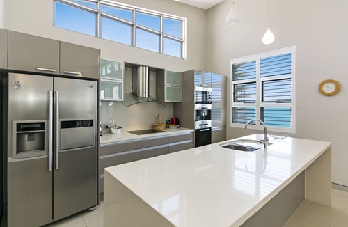 Redcliffe Hotel | Redvue Apartments