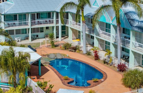 Tannum Sands Hotel | Reef Adventureland Motel