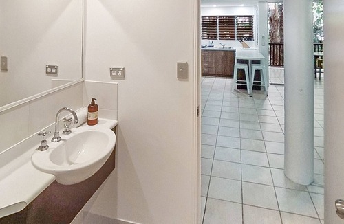 Palm Cove Apartment | Reef Retreat Apartments Palm Cove, Unit 11