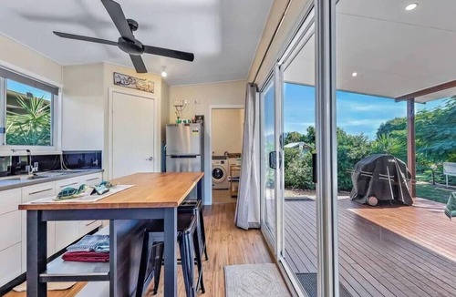 Hideaway Bay House | Reefside Retreat - Absolute Beachfront - Tiny Home