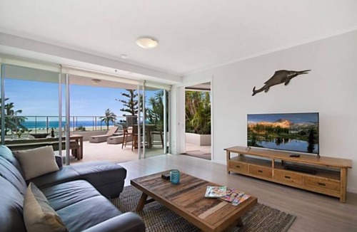Coolangatta Apartment | Reflections 202- Ocean views