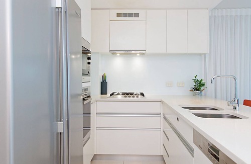 Coolangatta Apartment | Reflections tower 2 Unit 401 Greenmount Beachfront with Wi-Fi included Easy walk to shops and cafes