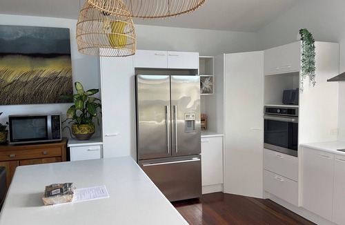 Sunrise Beach House | Relaxed beach living, with sea views, magical sunsets. 4 min walk to Beach.