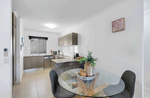 Cairns North Apartment | Relaxed Coastal Charm A Stylish Resort style Haven