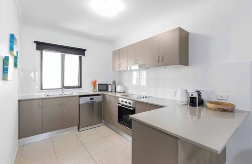 Cairns North Apartment | Relaxed Coastal Charm A Stylish Resort style Haven