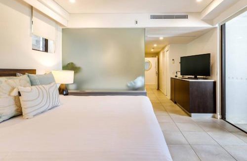 Port Douglas Apartment | Relaxed Swim-out Nook by Four Mile Beach