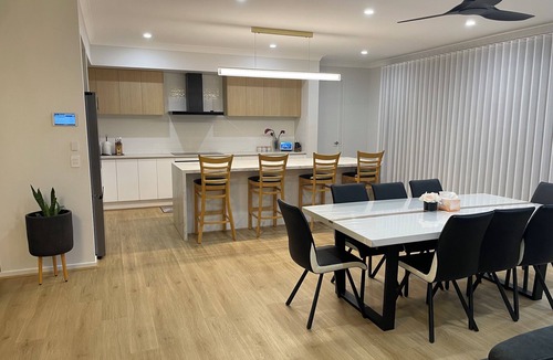 Karalee House | Relaxing Acreage Retreat – Pool, Spa & Media Room