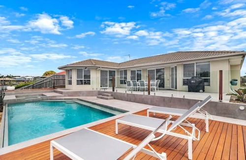 Wurtulla House | Relaxing Waterfront Oasis with Heated Spa!