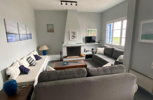 Agii Anargiri Villa | RETREAT VILLA BY THE SEA WITH POOL IN PORTO HELI