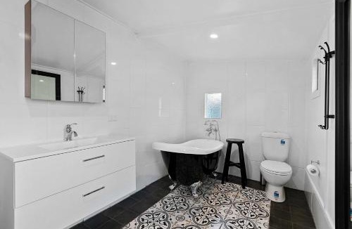 Maryborough House | Retro on walker