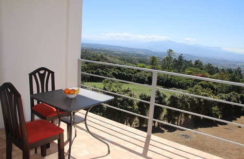 Cajon Condo | Right Unit: La Casa Blanca de Grecia