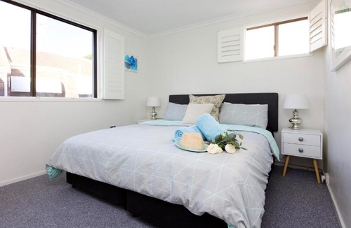 Noosa Heads Apartment | River access 2 bathroom Noosa Heads with kayak and bikes