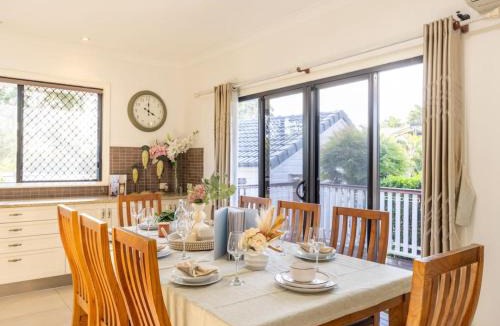Loganholme House | River View 5B Home near Freeway Shops Loganholme