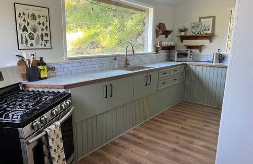 Taghum Cottage | Riverside Eagles Perch-15 minute to Nelson-Under total renovation until Aug 1/26