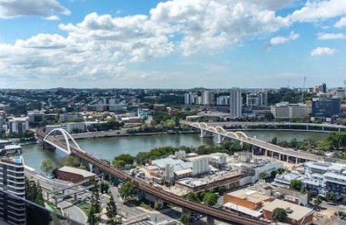 South Brisbane Apartment | Riverview High Level 2BD1 Studio Apartment