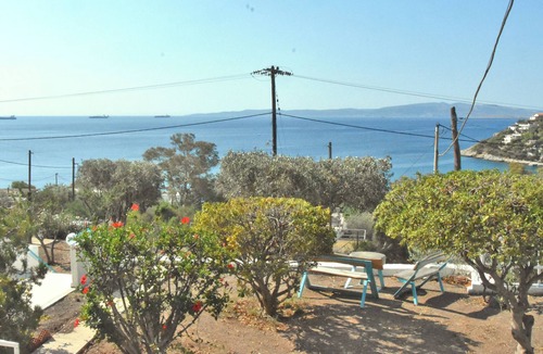 Salamis House | Romantic garden house, with bbq, 2 min walking from the beach!