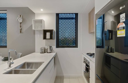 West End Apartment | Rooftop Pool & View! Stylish 2-Bed w/Ducted A/C