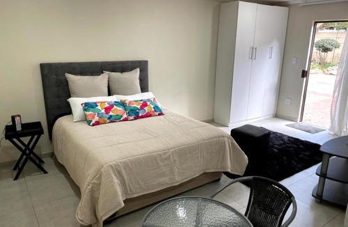 Greater Johannesburg Metropolitan Area House | Rooikrans Guest House