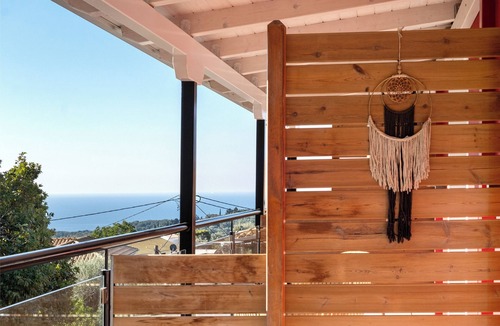 Anthousa Apartment | Room 'Deluxe Loft - B' with Shared Terrace, Wi-Fi and Air Conditioning