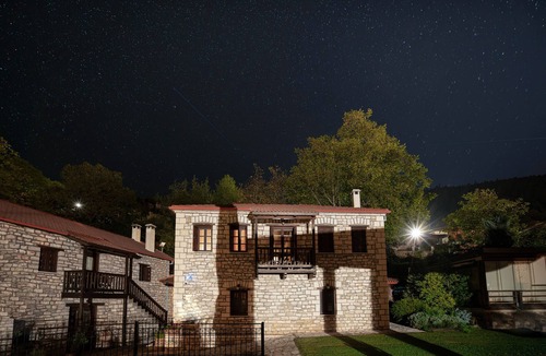 Potamia Apartment | Room 'Double -Morea' with Mountain View, Private Terrace and Wi-Fi