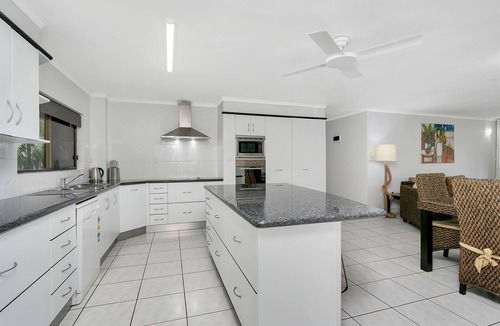 Trinity Beach Apartment | Roydon Beachfront Apartments