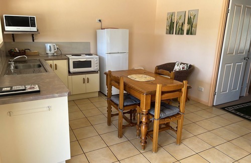 Rubyvale Hotel | Rubyvale Motel & Holiday Units - An Adults Only Getaway
