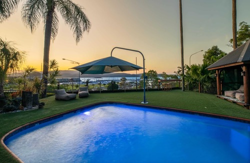 Airlie Beach House | 'Sail Away' Airlie Beach house with Marina Views (Pet Friendly on application)