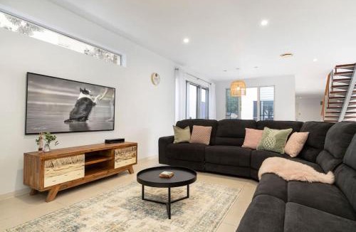 Twin Waters House | Saltbreeze - Laidback Poolside Living by the Canal