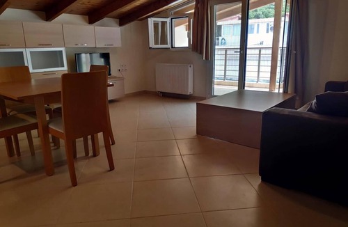 Kamena Vourla Apartment | Samaras Apartments - Mountain View Attic