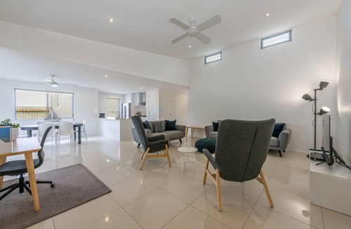 Mount Coolum House | SANDS BEACH HOUSE A - beachside/wifi/dog friendly