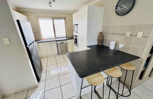 Ningi House | Sandstone Point Family home, Bribie beaches, pet friendly