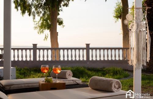 Chalcis House | Sandy Suite - seafront & luxury