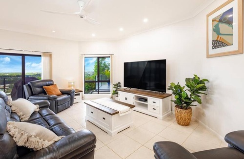 Mooroobool House | Scenic 5BR Retreat, Sea, City & Mountain Views