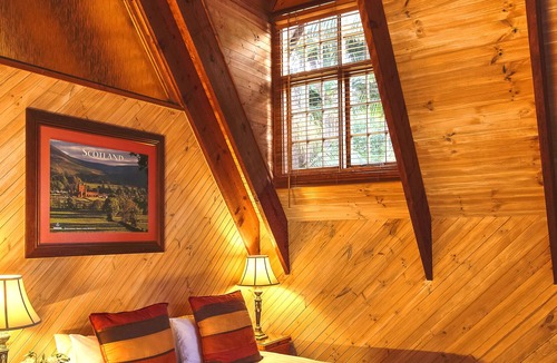 North Tamborine House | Scottish Manor nestled in lush tropical Rainforest next to bubbling stream.