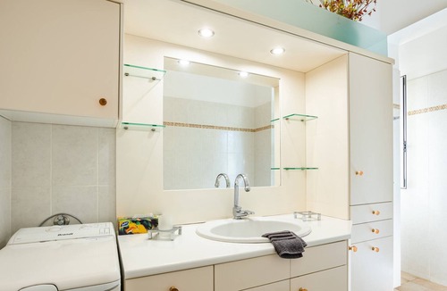Kalamata House | Sea Breeze Haven-Peaceful Beach Retreat