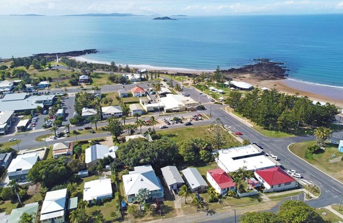 Emu Park House | Sea Breeze On Archer