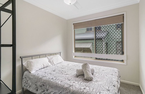 Emu Park House | Sea Breeze On Archer