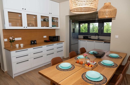 Aravissos Villa | Sea Echoes Villa on the beach, family- and pet-friendly, with garden & BBQ!