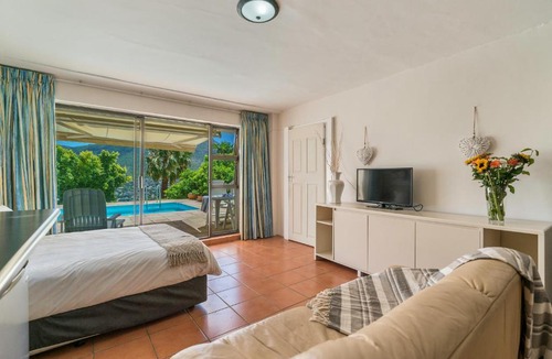 Hout Bay House | Sea View Guest House