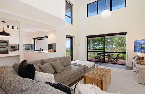 Dicky Beach House | Seabreezes & Ocean Views