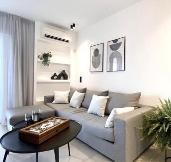 Porto Rafti Apartment | Seafront Apartment by C2C Architects