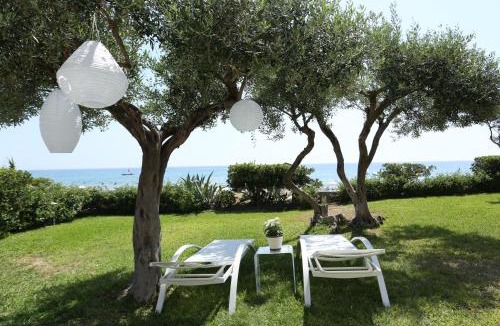 Parelia House | Seafront Calista Beach House With Garden