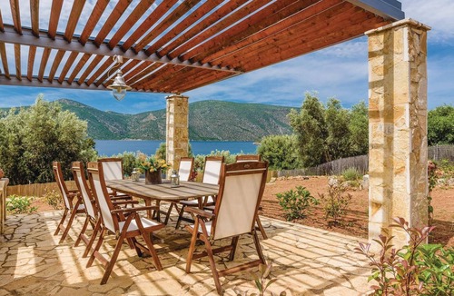 Skroponeria House | Seafront Holiday Villa