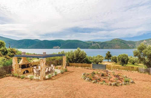 Skroponeria House | Seafront Holiday Villa
