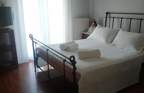 Karystos Apartment | Seafront house