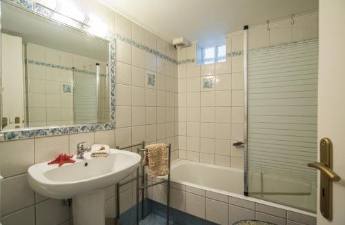 Itea Apartment | Seafront Studio with Loft Bed