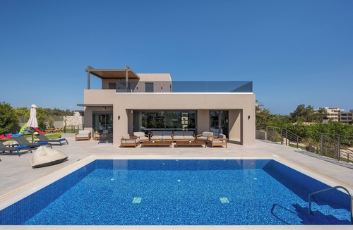 Kato Galatas Villa | Seafront Villa Family & Groups Getaway H.Pool Sauna Jacuzzi Gym Stunning Views