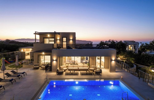 Kato Galatas Villa | Seafront Villa Family & Groups Getaway H.Pool Sauna Jacuzzi Gym Stunning Views