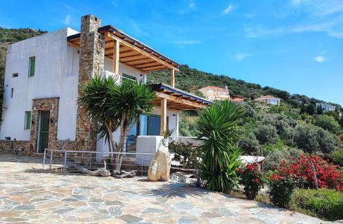 Agii Apostoli House | Seagulls - Within walking distance from sea!